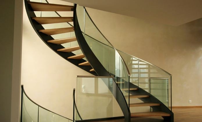 escalier en verre bois et fer