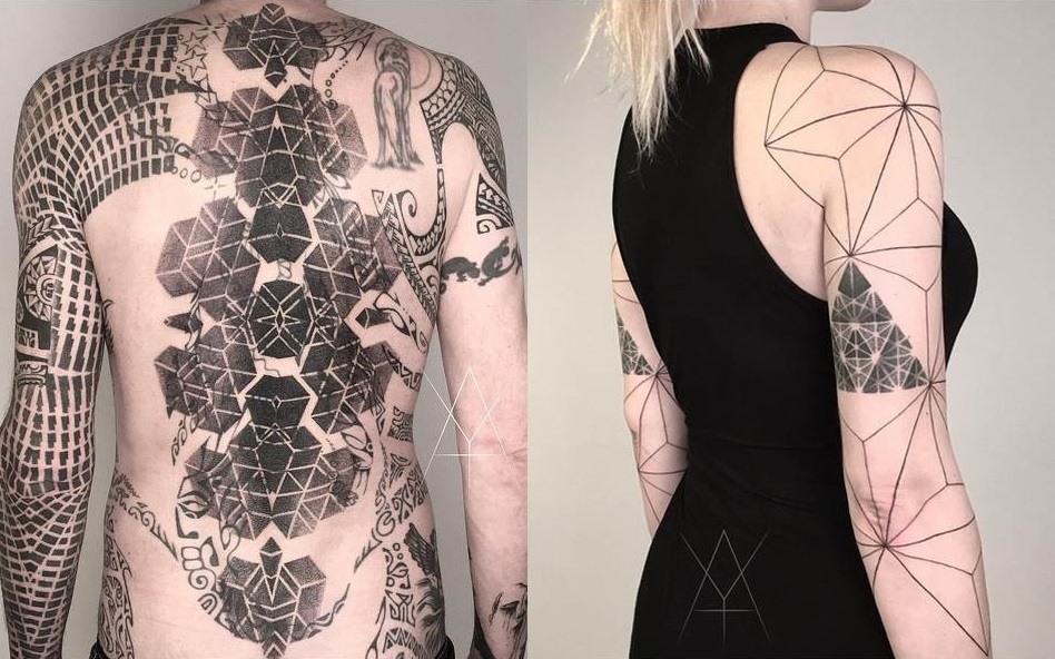 tatouage minimaliste noir